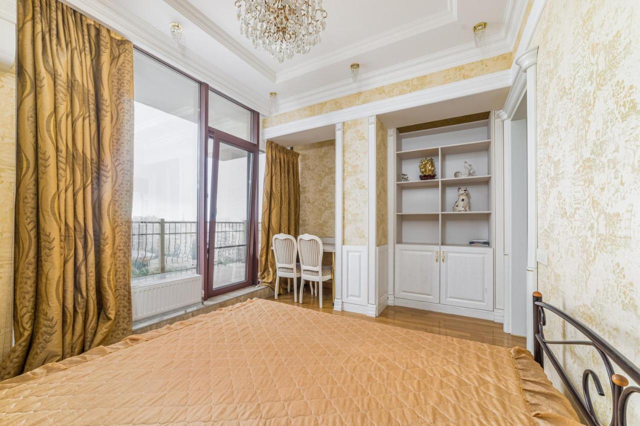 Gefest 2-Bedrooms Apartment With Terrace Odessa Dış mekan fotoğraf